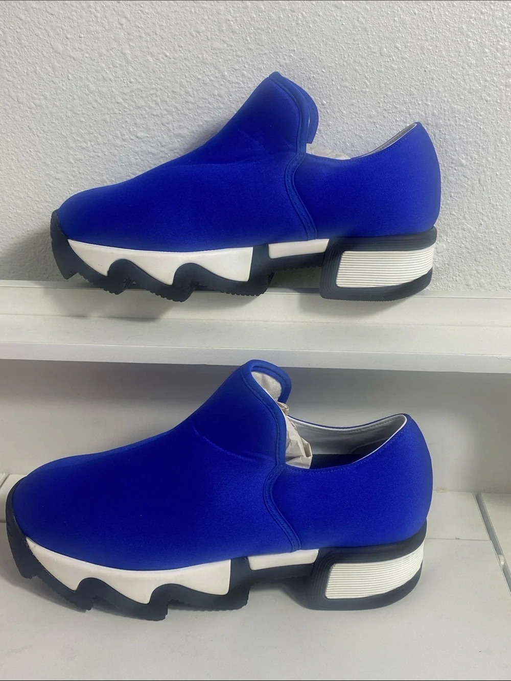 Iri vibrant cobalt